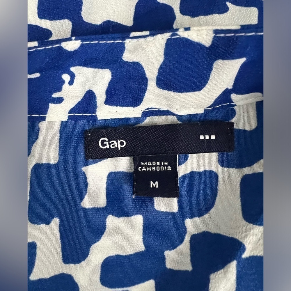 GAP Blue & White Ruffle V-Neck Sleeveless Top - Size M - Picture 6 of 7